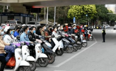 吃瓜娱乐酱电瓶车,揭秘网红电瓶车的魅力与争议