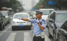 成都交警,强化交通秩序管理